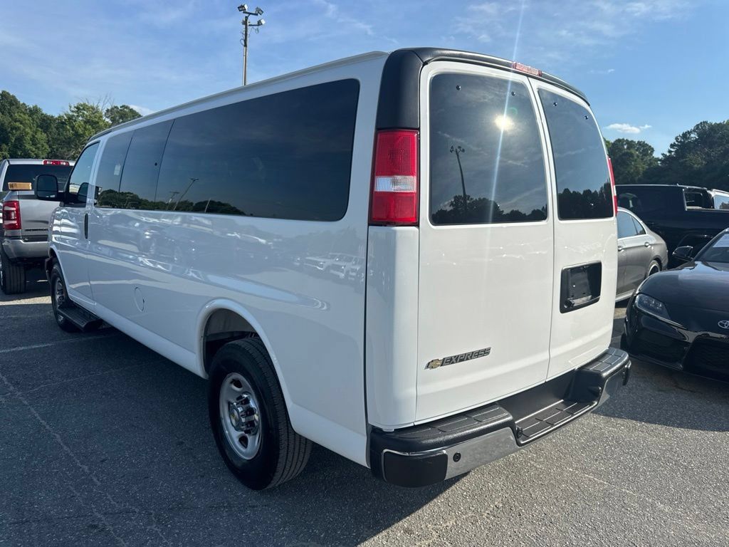 Used 2025 Chevrolet Express 3500 LT w/ LT Preferred Equipment Group RWD image 5