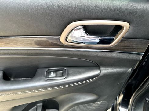 Used 2015 Jeep Grand Cherokee Overland w/ Advanced Technology Group image 25