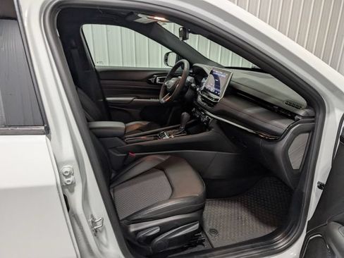 Used 2025 Jeep Compass Latitude w/ Convenience Group AWD/4WD image 27