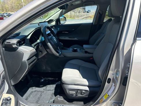 Certified 2024 Toyota Venza XLE AWD/4WD image 17