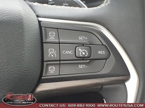 Used 2023 Jeep Grand Cherokee Limited AWD/4WD image 18