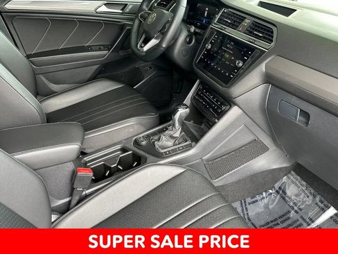 Used 2022 Volkswagen Tiguan SE R-Line AWD/4WD image 15