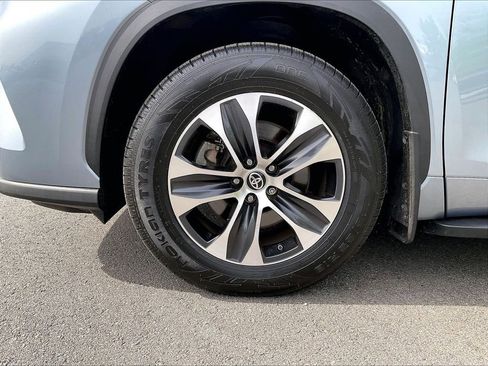 Used 2020 Toyota Highlander XLE AWD/4WD image 23