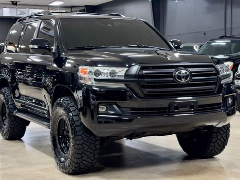 Used 2018 Toyota Land Cruiser w/ Carpet Mat Package AWD/4WD image 3