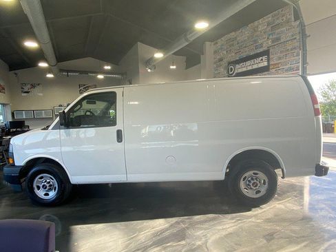 Used 2018 GMC Savana 3500 image 4