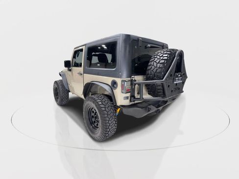 Used 2018 Jeep Wrangler Rubicon w/ Power Convenience Group image 9
