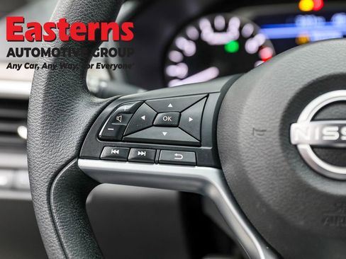 Used 2024 Nissan Altima 2.5 SV image 15