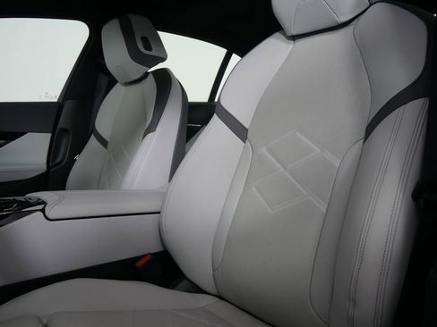 Used 2025 BMW 530i w/ Premium Package image 10