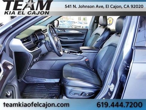 Used 2022 Jeep Grand Cherokee L Laredo image 15