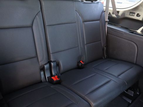 Used 2023 Chevrolet Suburban Z71 w/ Luxury Package image 30