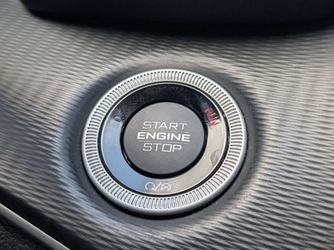 Used 2023 Jeep Grand Cherokee Laredo RWD image 16