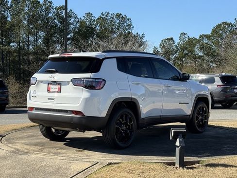 New 2026 Jeep Compass Latitude image 7