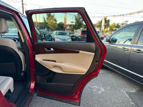 Used 2016 Kia Sorento LX w/ LX Convenience Package image 18