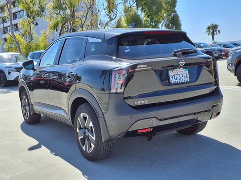 Used 2025 Nissan Kicks SV AWD/4WD image 3