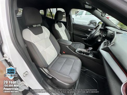 Certified 2025 Chevrolet Trax RS w/ Driver Confidence Package FWD image 26