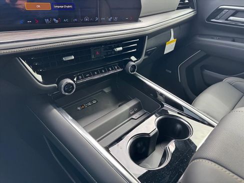 New 2025 Chevrolet Suburban Premier image 20