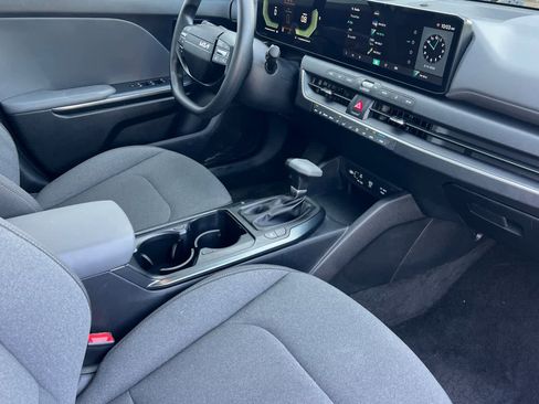 Used 2025 Kia K4 LXS image 17