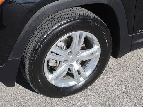 Used 2024 GMC Terrain SLE image 5