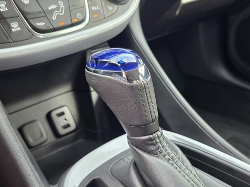 Used 2017 Chevrolet Volt LT w/ Comfort Package image 39