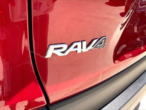 Used 2025 Toyota RAV4 XLE FWD image 30
