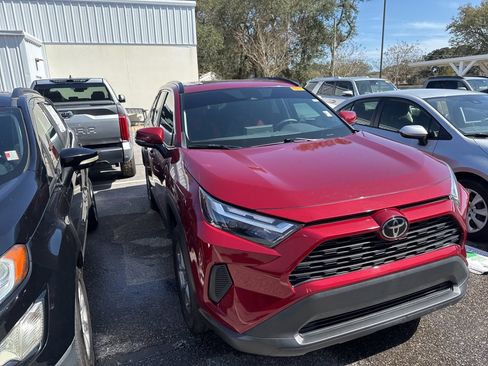 Used 2022 Toyota RAV4 XLE w/ Convenience Package image 3