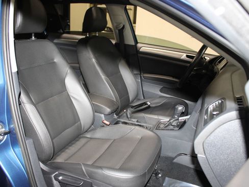 Used 2016 Volkswagen Golf Limited Edition image 27