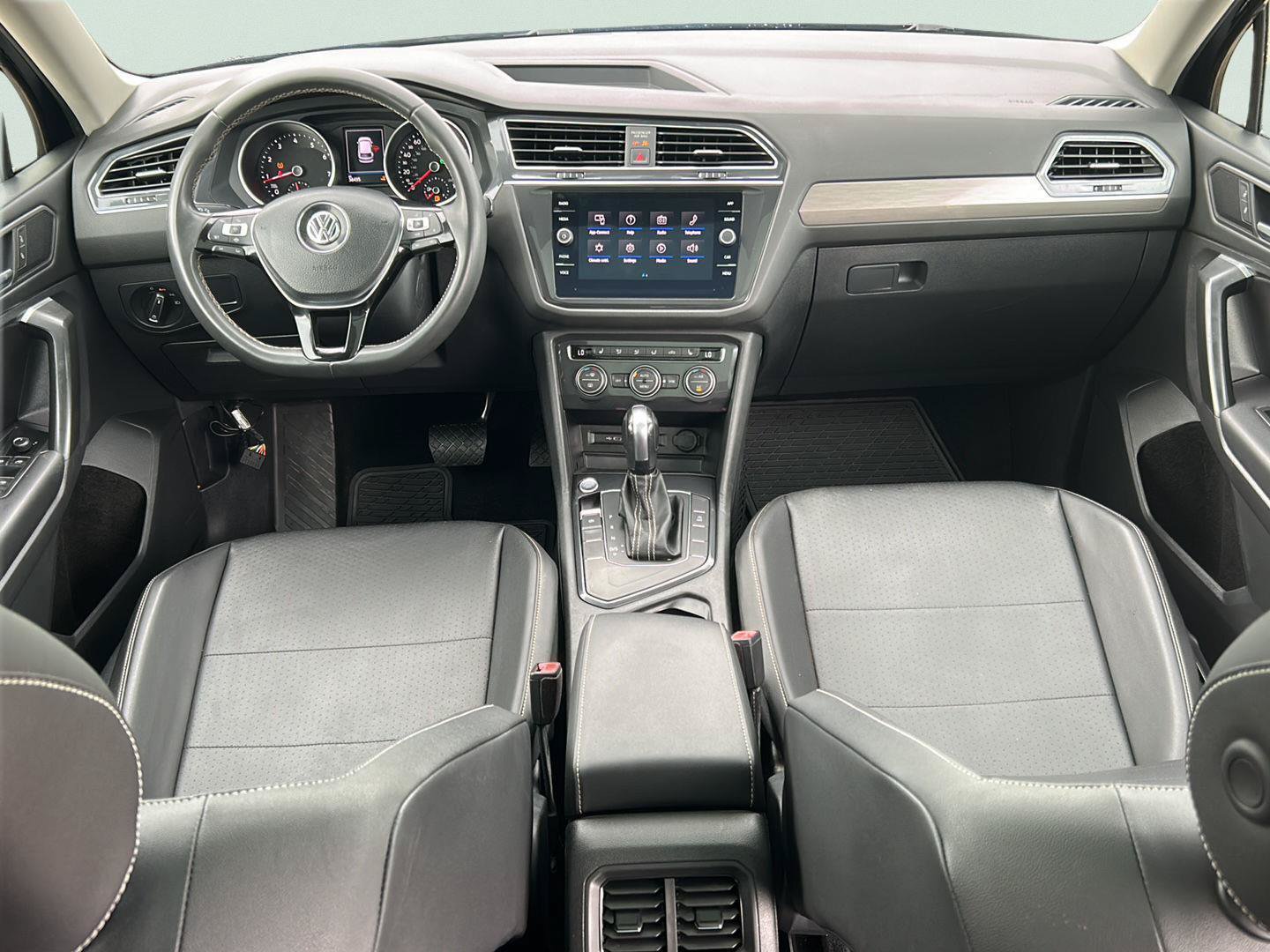 Used 2021 Volkswagen Tiguan SE w/ Panoramic Sunroof Package FWD image 19