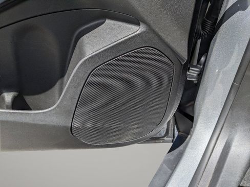 Used 2024 Chevrolet Trax RS FWD image 19