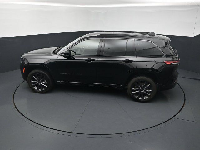 Used 2026 Jeep Grand Cherokee Limited AWD/4WD image 15