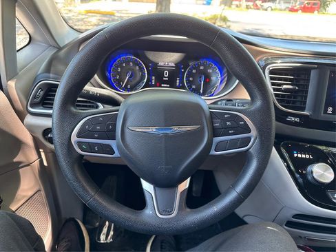 Used 2020 Chrysler Voyager Lxi FWD image 17