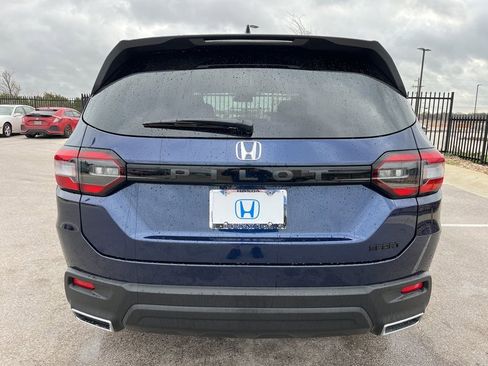 Certified 2025 Honda Pilot Sport image 5