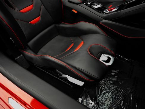 Used 2020 Lamborghini Huracan EVO RWD image 36