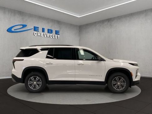 New 2026 Chevrolet Traverse LT w/ Driver Confidence Package AWD/4WD image 9