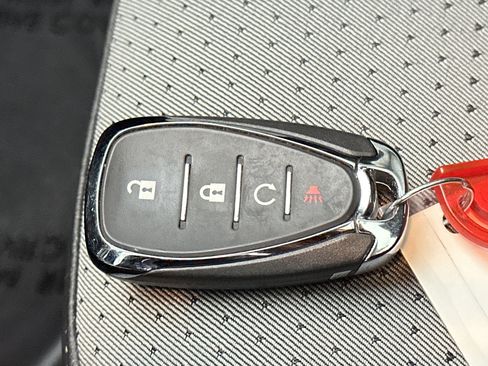 Used 2024 Chevrolet Trax LT w/ Sunroof Package image 37