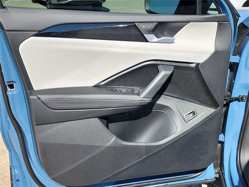 New 2025 Volkswagen Tiguan SE image 10