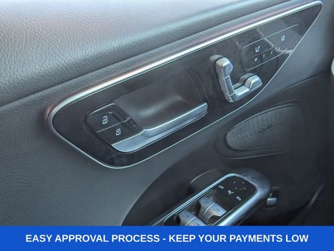 Used 2025 Mercedes-Benz C 300 Sedan image 32