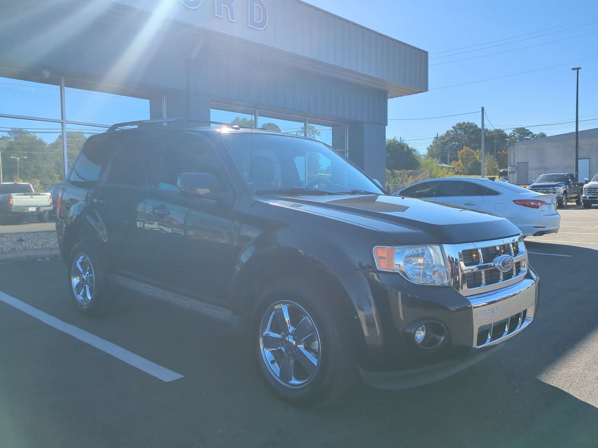 Used 2011 Ford Escape Limited w/ 302A Rapid Spec Order Code FWD image 3