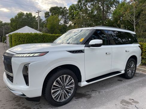 Used 2025 INFINITI QX80 Sensory image 3