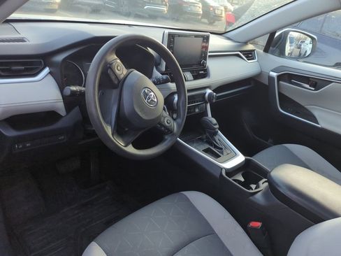 Used 2019 Toyota RAV4 XLE w/ Convenience Package image 8