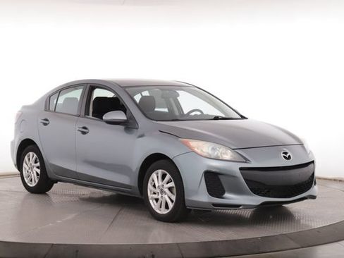Used 2013 MAZDA MAZDA3 i Touring FWD image 2