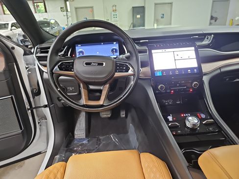 Used 2022 Jeep Grand Cherokee Summit w/ Adv Protech Group IV AWD/4WD image 17