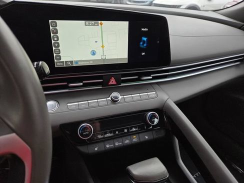 Certified 2025 Hyundai Elantra SEL FWD image 28