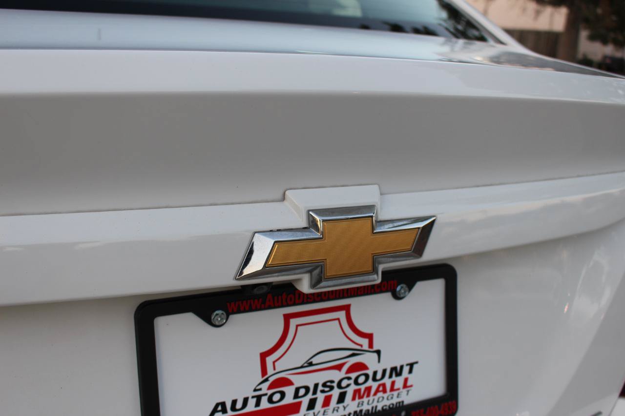 Used 2018 Chevrolet Sonic LT FWD image 40