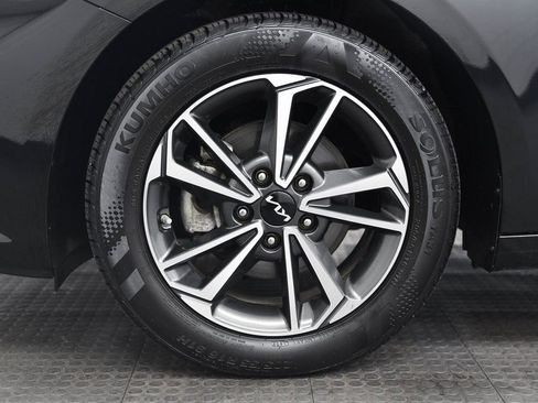 Used 2023 Kia Forte LXS w/ LXS Technology Package image 8