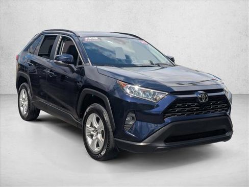 Used 2020 Toyota RAV4 XLE image 3