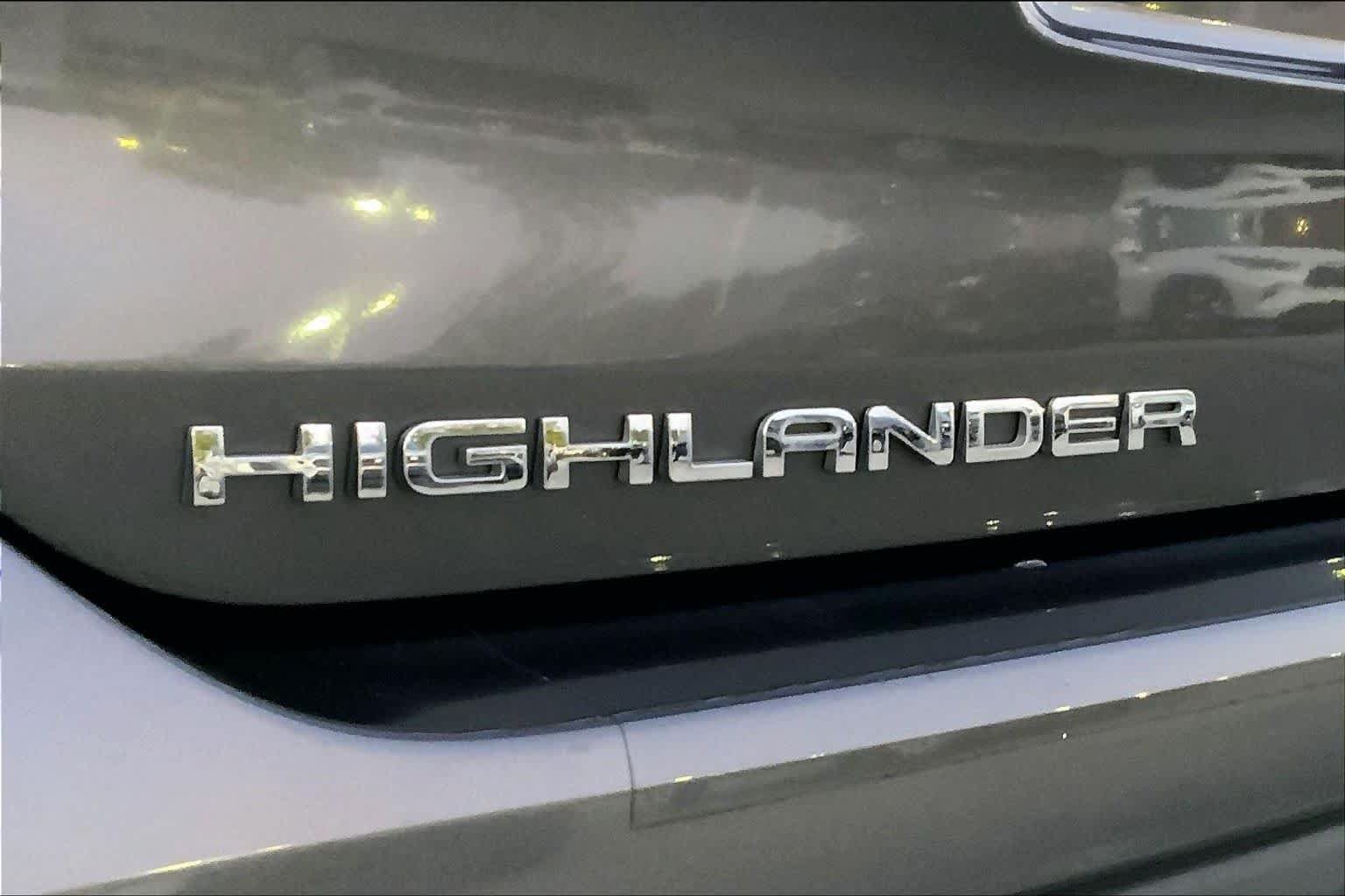 Used 2024 Toyota Highlander XLE FWD image 28