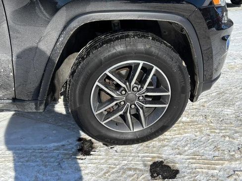 Used 2019 Jeep Grand Cherokee Limited image 27