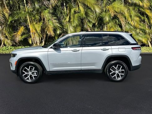 Used 2024 Jeep Grand Cherokee Limited w/ Luxury Tech Group II image 8