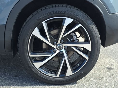 Used 2022 Volvo XC40 T5 R-Design w/ Advanced Package image 34
