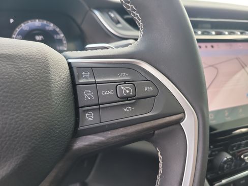 Used 2024 Jeep Grand Cherokee Limited w/ Black Appearance Package RWD image 28